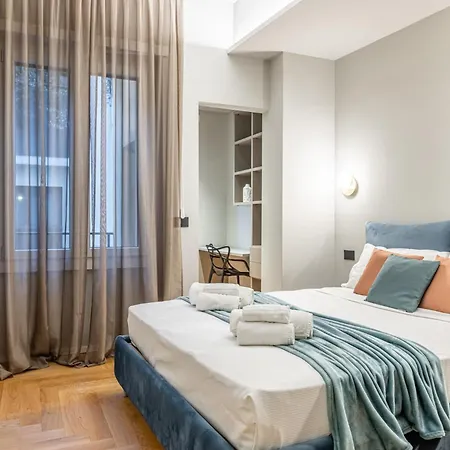 Luxury Modern Near Duomo - Exclusive & דירה